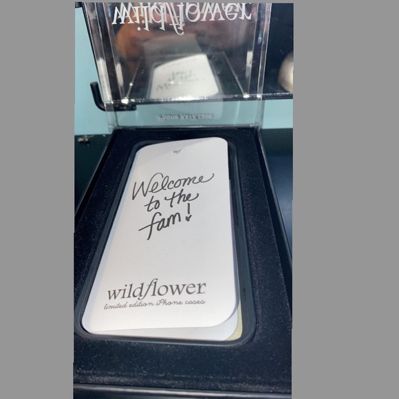 Wildflower iPhone X/Xs Collab - Picture 4 of 5